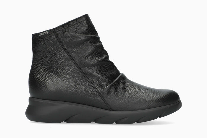 Celiane - Black | M5XU