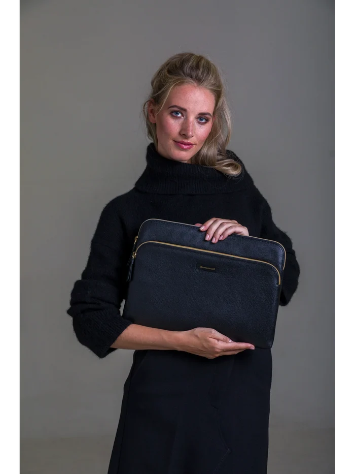 dbramante1928 Paris Plus Sleeve for MacBook Air 13" / MacBook Pro 13" - Night Black #color_night-black